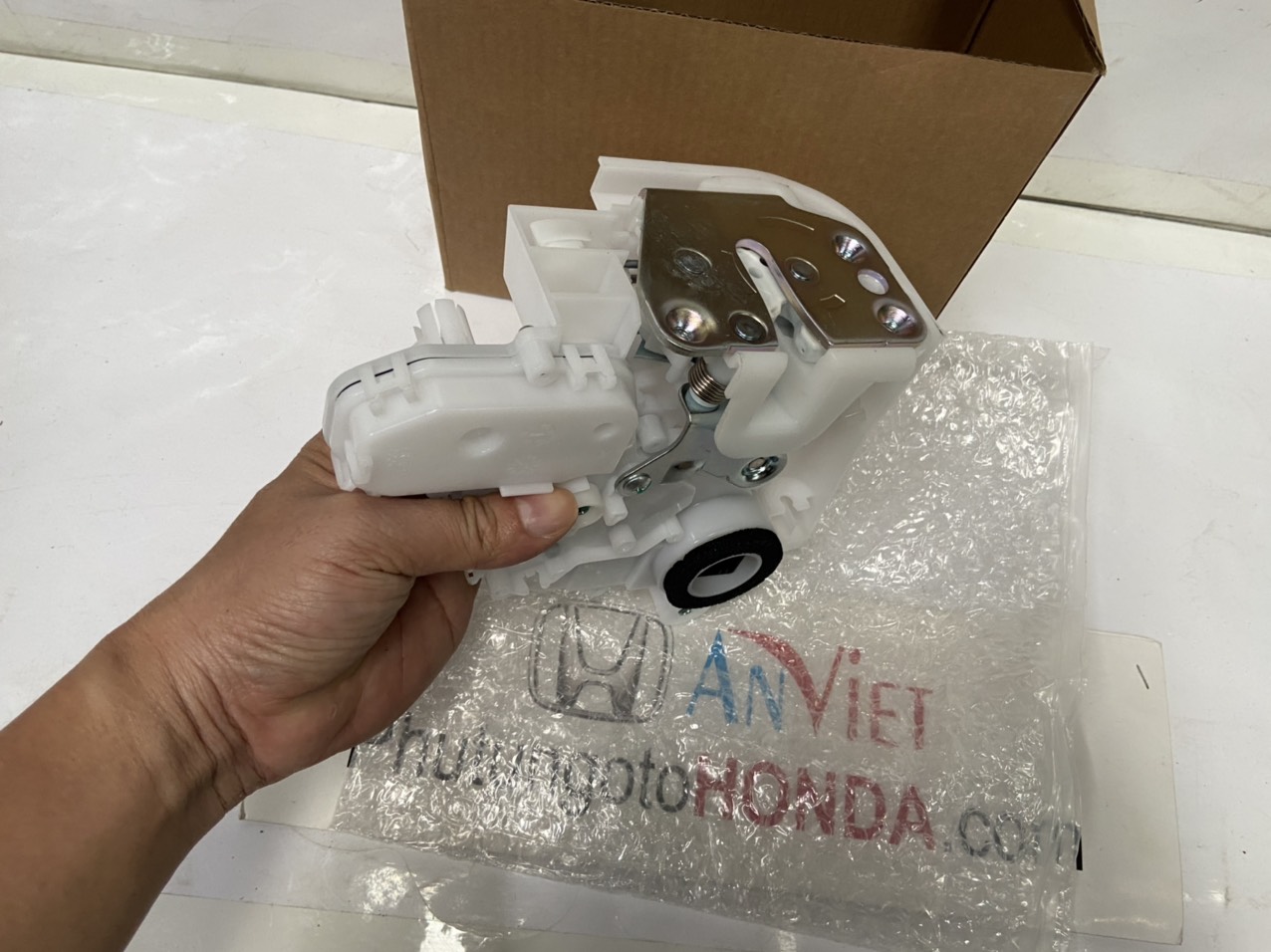 Khóa ngậm cửa xe Honda CRV 2009-2011